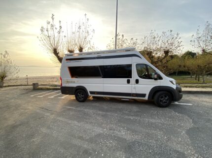 Sportcamper en la playa